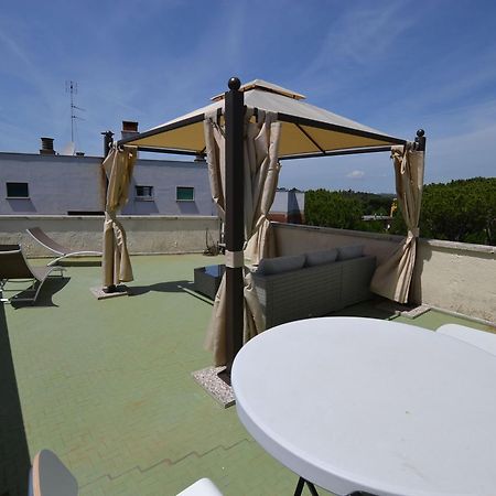 Romantic Attic With Terrace Over Rome Exterior photo