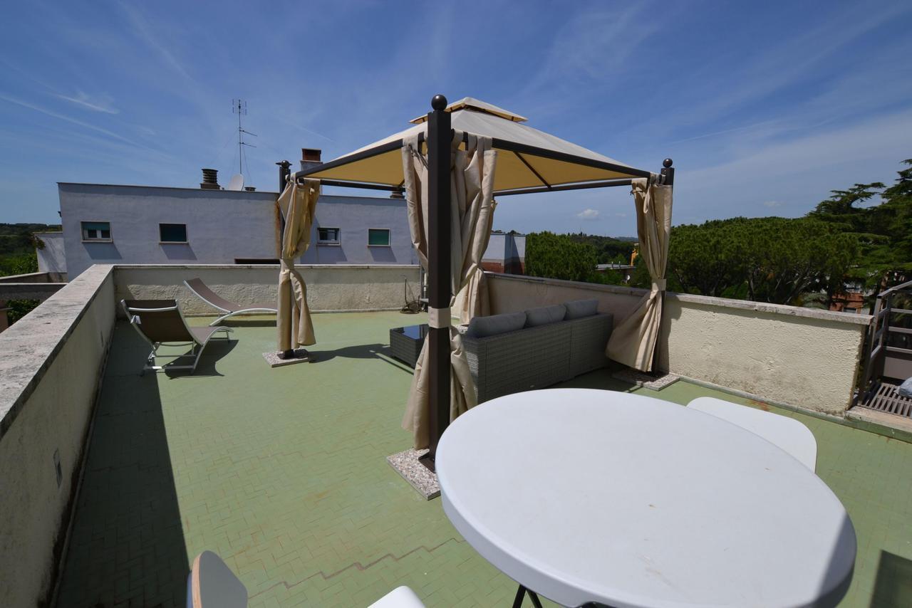 Romantic Attic With Terrace Over Rome Exterior photo