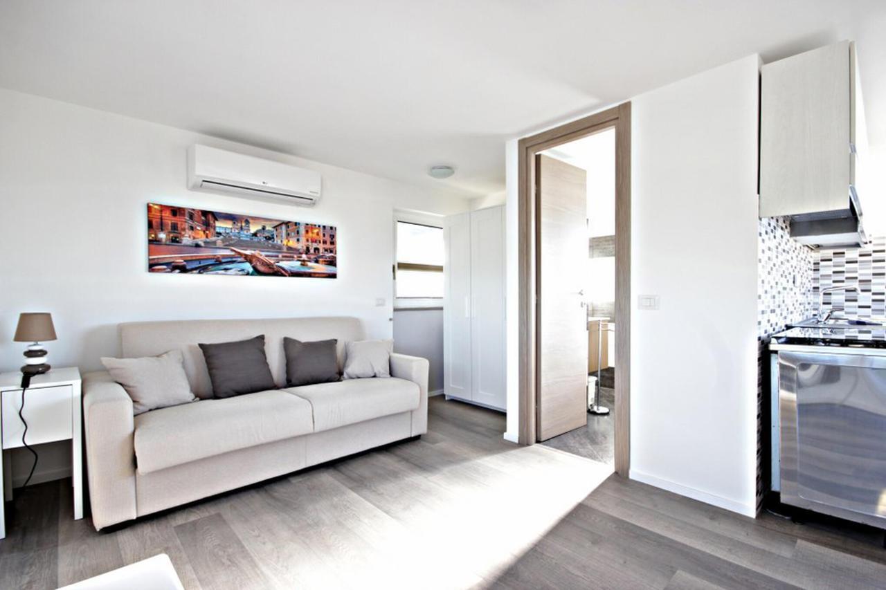 Romantic Attic With Terrace Over Rome Exterior photo